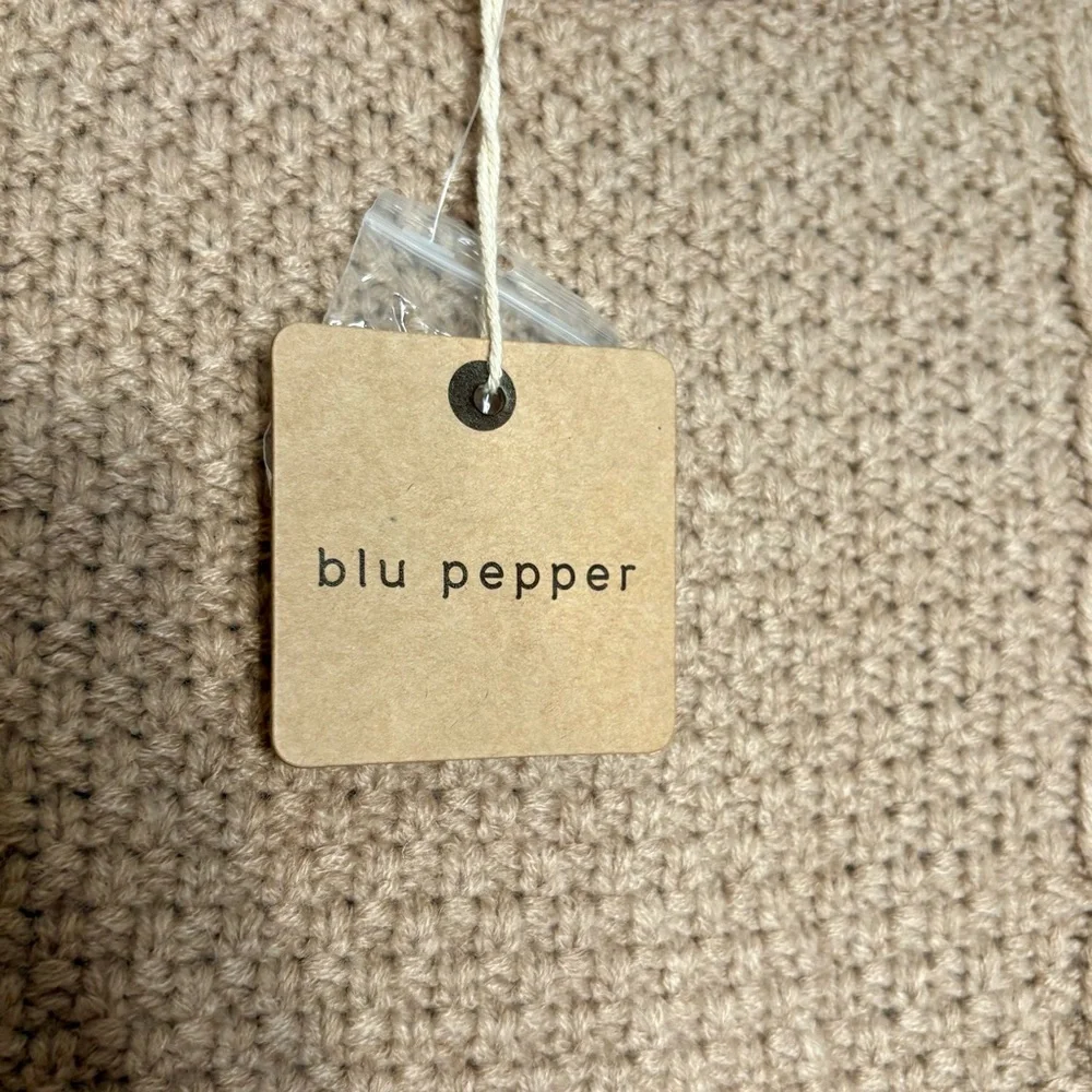 Blu Pepper NWT Medium Doll Collared CableKnit Once Upon a time Sweater taupe - Picture 13 of 14